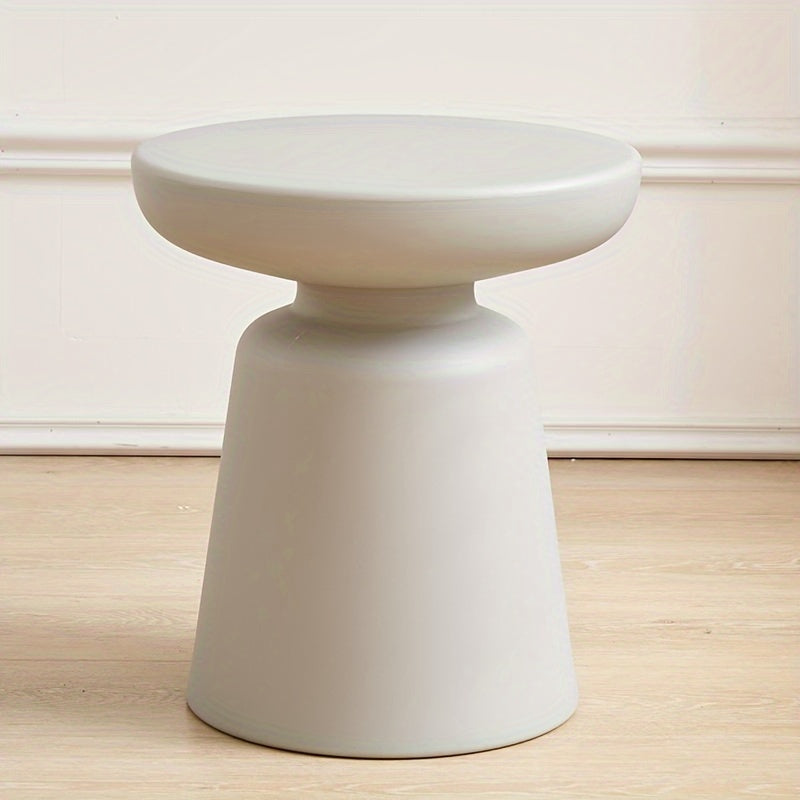 Creative Round Coffee Table for Small Apartments, Suitable for Living Rooms, Featuring a Plastic Design That Complements Corner Sofas.