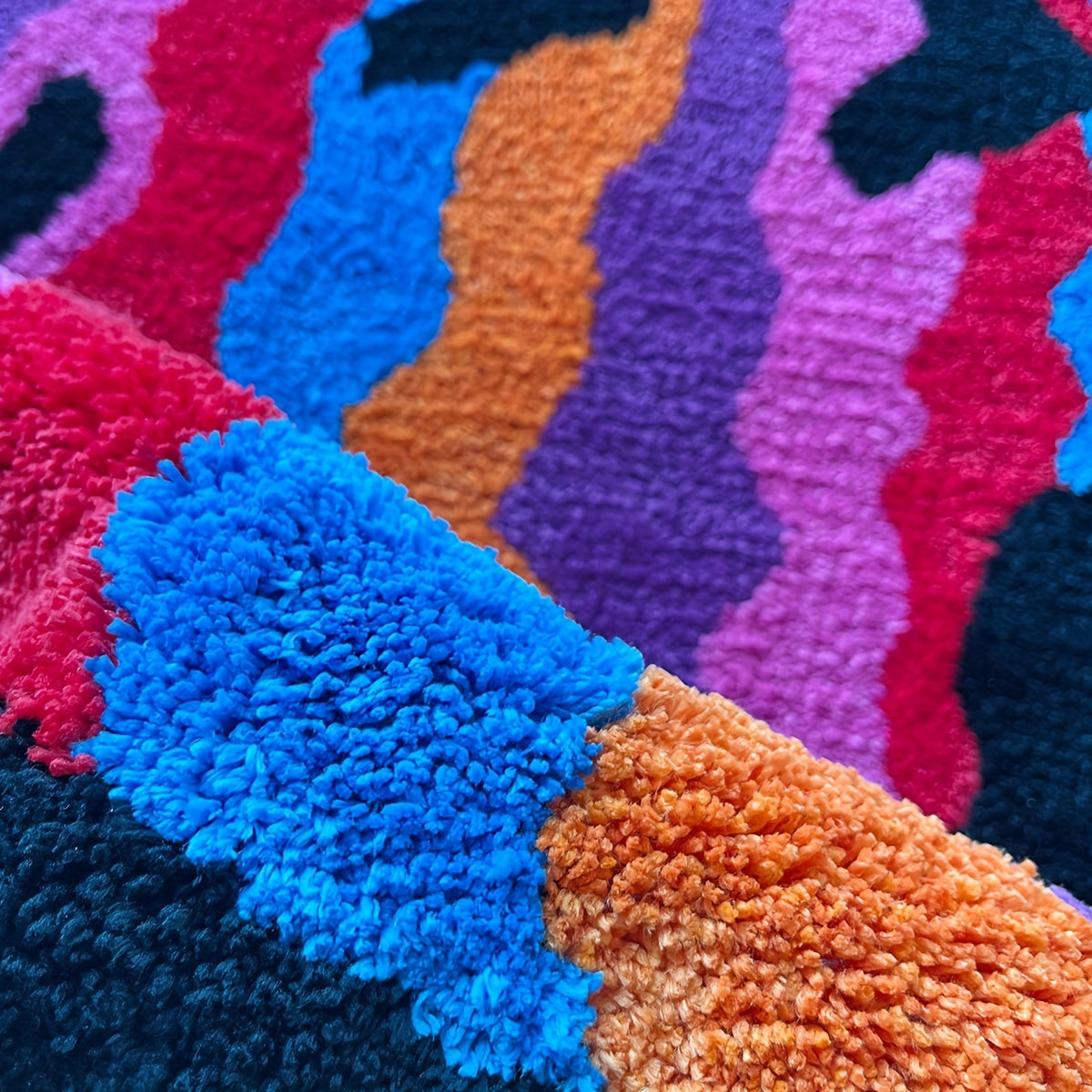 Handmade Plush Mat - Smiling Face Design (Black\u002FBeige) with Plush Pile, Soft Striped Irregular Smiling joyful Face (Smiling Eyes) - Room,, Bedroom, Bathroom - Easy-Clean Rubber Backing, Handmade (Low